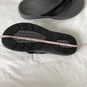 Vionic | Shoes | Vionic Dennis Leather Sandal Flip Flop  display picture 3